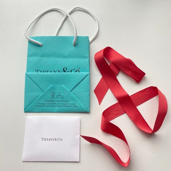 Tiffany Love bag with matching red ribbon - Picture 2 of 2
